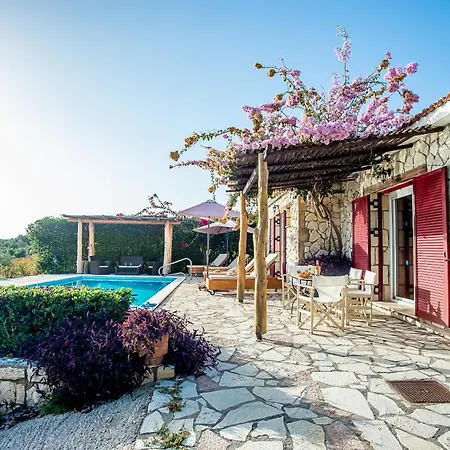 Trapezaki Garden Villa Mousata