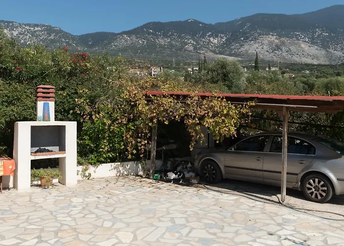 Trapezaki Garden Villa Mousata