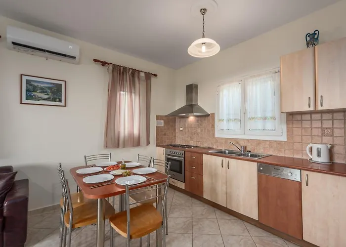 Villa Trapezaki Garden *