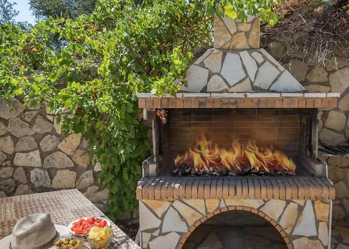 Trapezaki Garden Villa