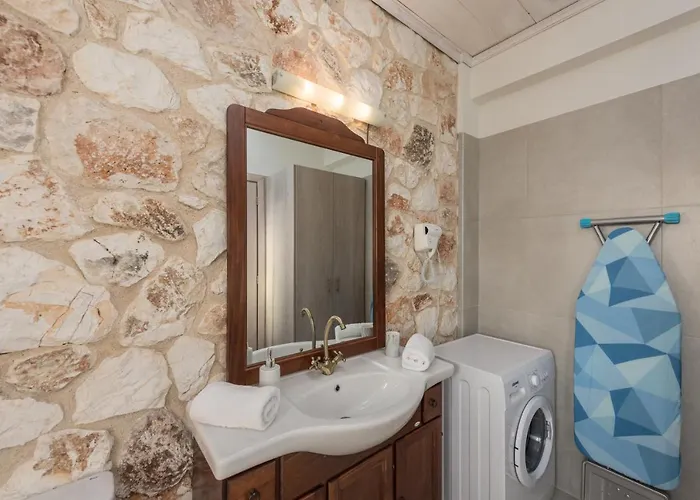 Villa Trapezaki Garden *