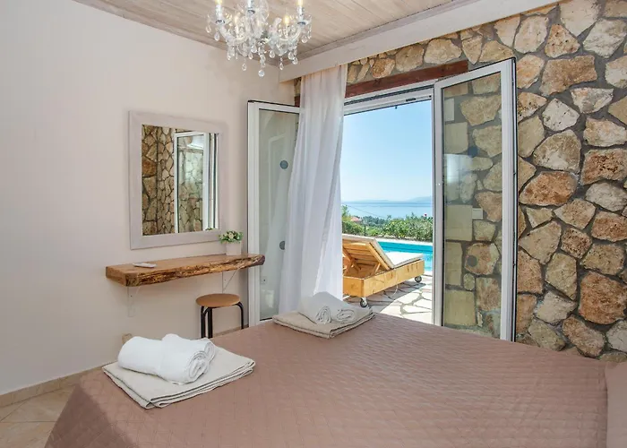 Villa Trapezaki Garden *