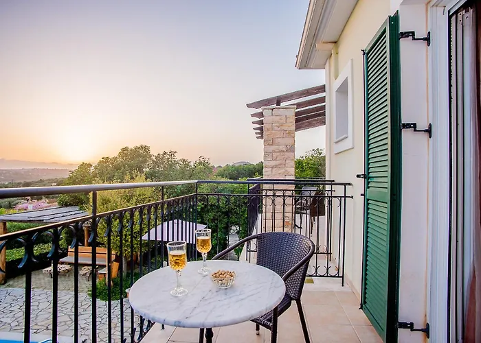 Trapezaki Garden Villa Mousata