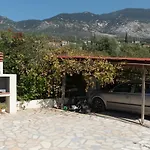 Trapezaki Garden Villa Mousata