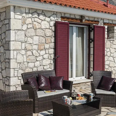 Villa Trapezaki Garden *