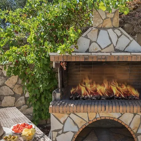 Trapezaki Garden Villa