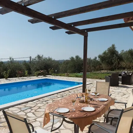 Trapezaki Garden * Μουσάτα