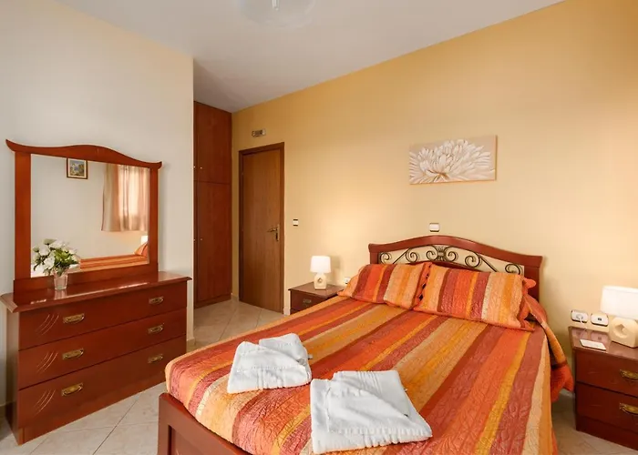 Villa Trapezaki Garden *