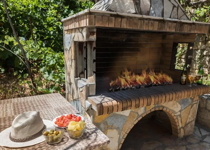 Villa Trapezaki Garden