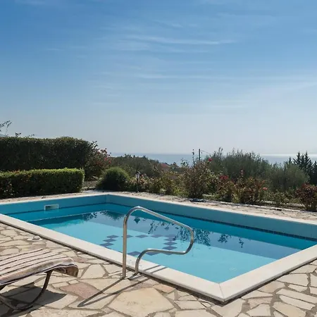 Trapezaki Garden וילה Mousata