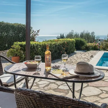 Trapezaki Garden וילה *